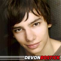 Devon Bostick  Acteur