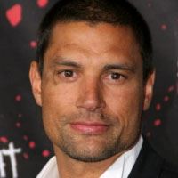 Manu Bennett